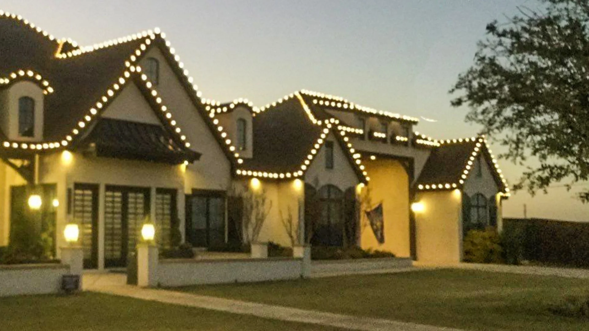 Hiring Pros to Install Your Holiday Lighting? Book This Service Early!