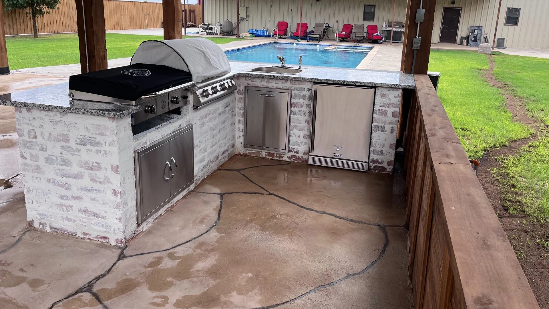 What Amenities Should Your Outdoor Kitchen Have?