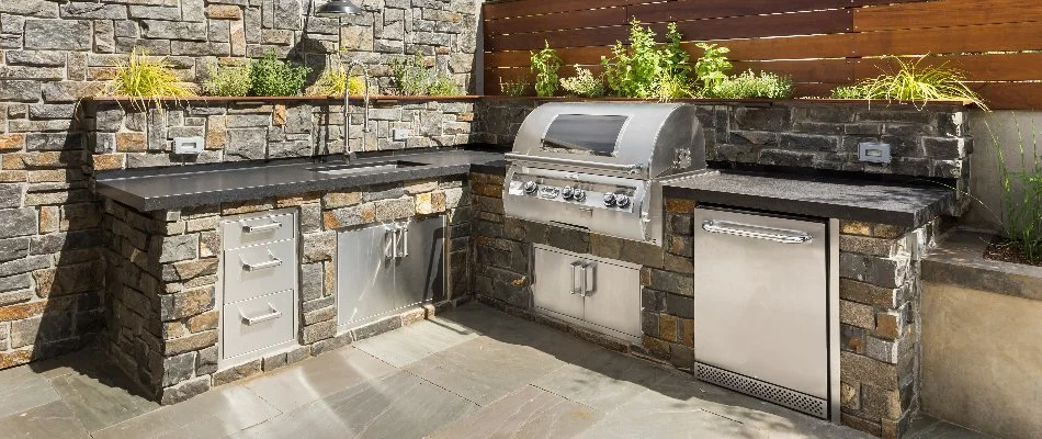 Stone outdoor kitchen with amenities in Lubbock, TX.